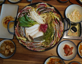 쌍용동고기집 청담물갈비 신제품 밀푀유 전골 맛있어요.